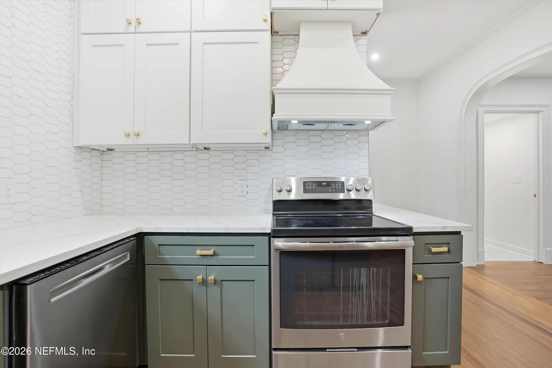 Photo of 1841 RIVER Road