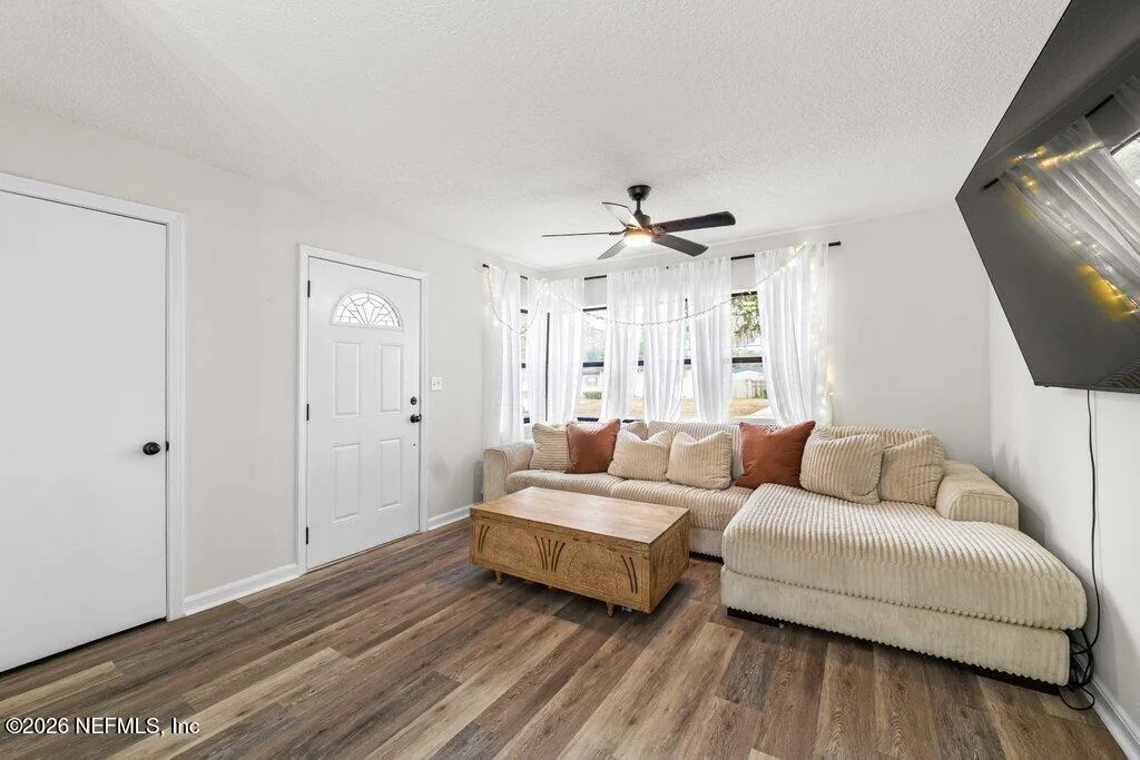 Photo of 1138 HALIFAX Road