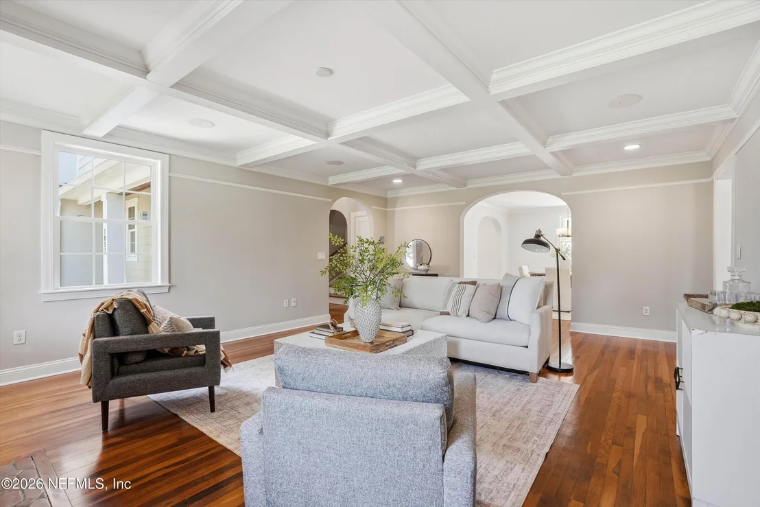 Photo of 1052 HOLLY Lane