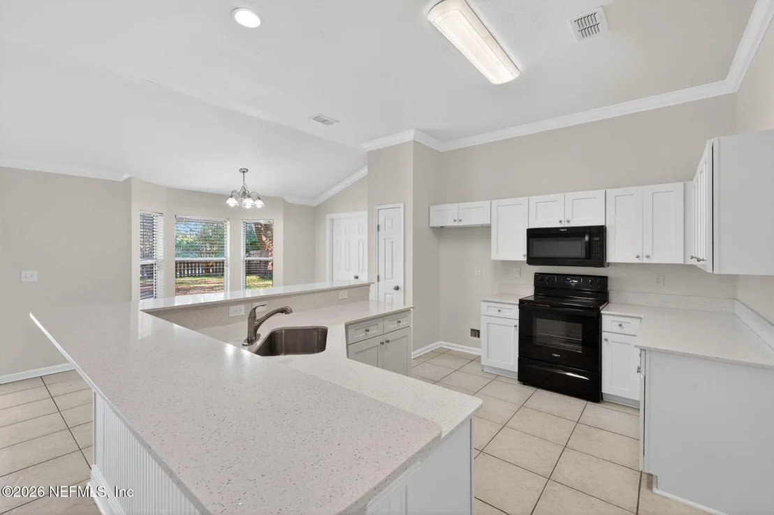 Photo of 121 E NOTTINGHAM Drive
