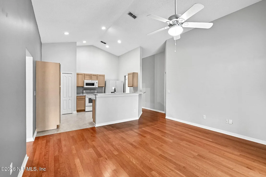 Photo of 912 BUTTERCUP Drive