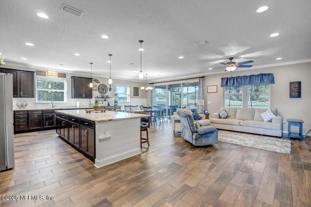 Photo of 139 EVENSHADE Way