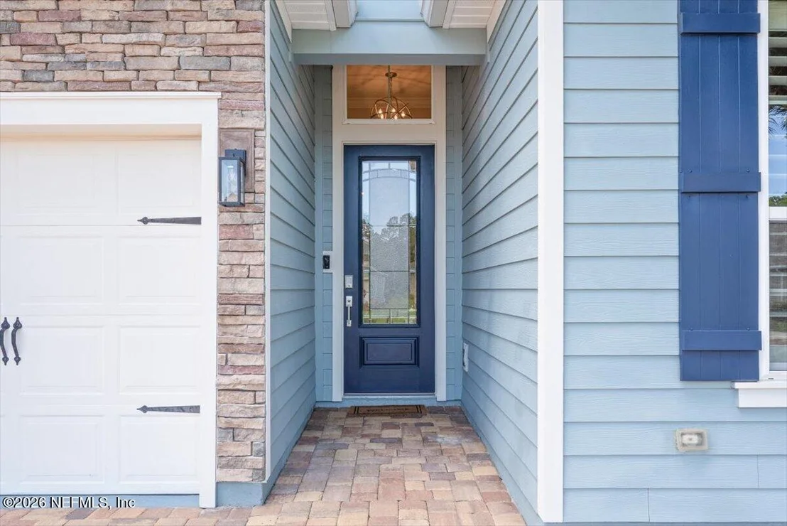Photo of 472 GLORIETA Drive
