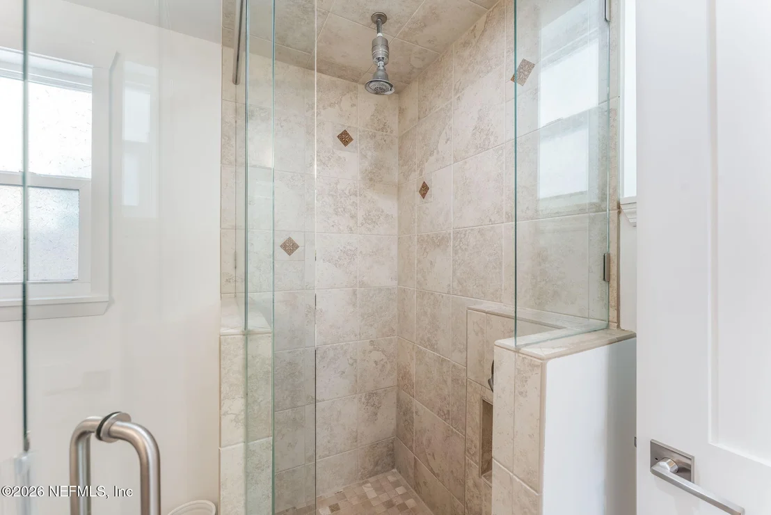Photo of 1242 BEACH Avenue