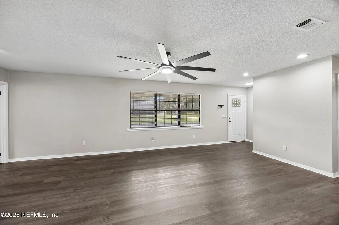 Photo of 1184 SURREY Glen
