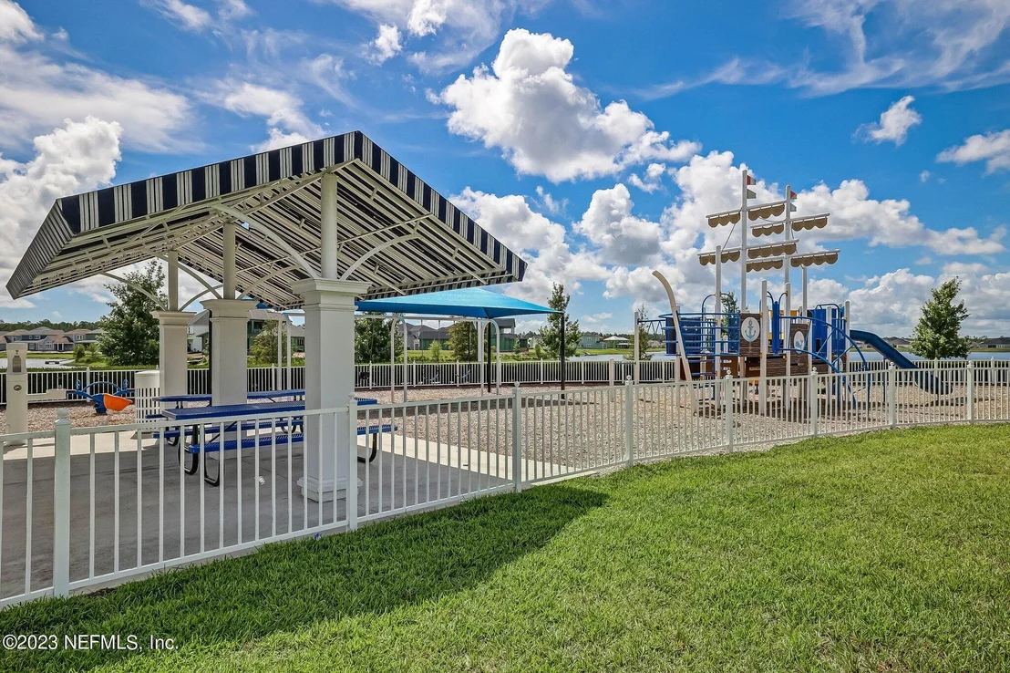 Photo of 152 WINDERMERE Way