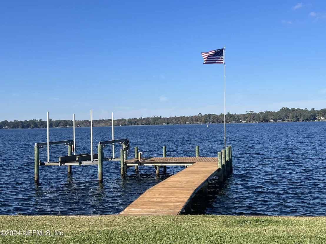 Photo of 487 CREIGHTON Road