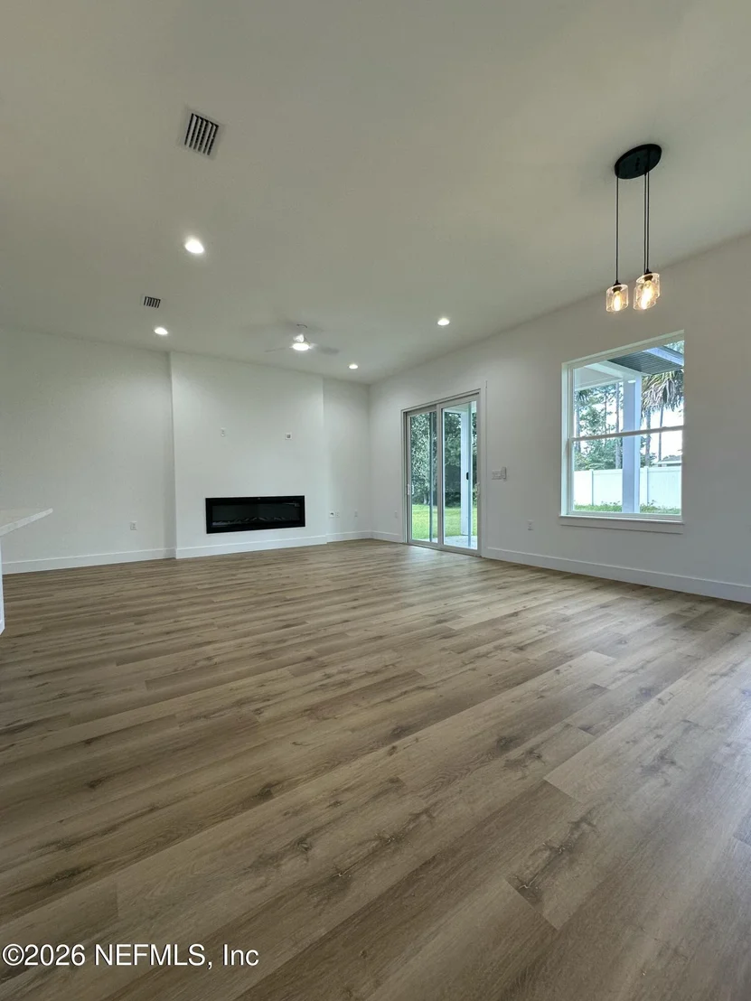 Photo of 57 BARRING Place N