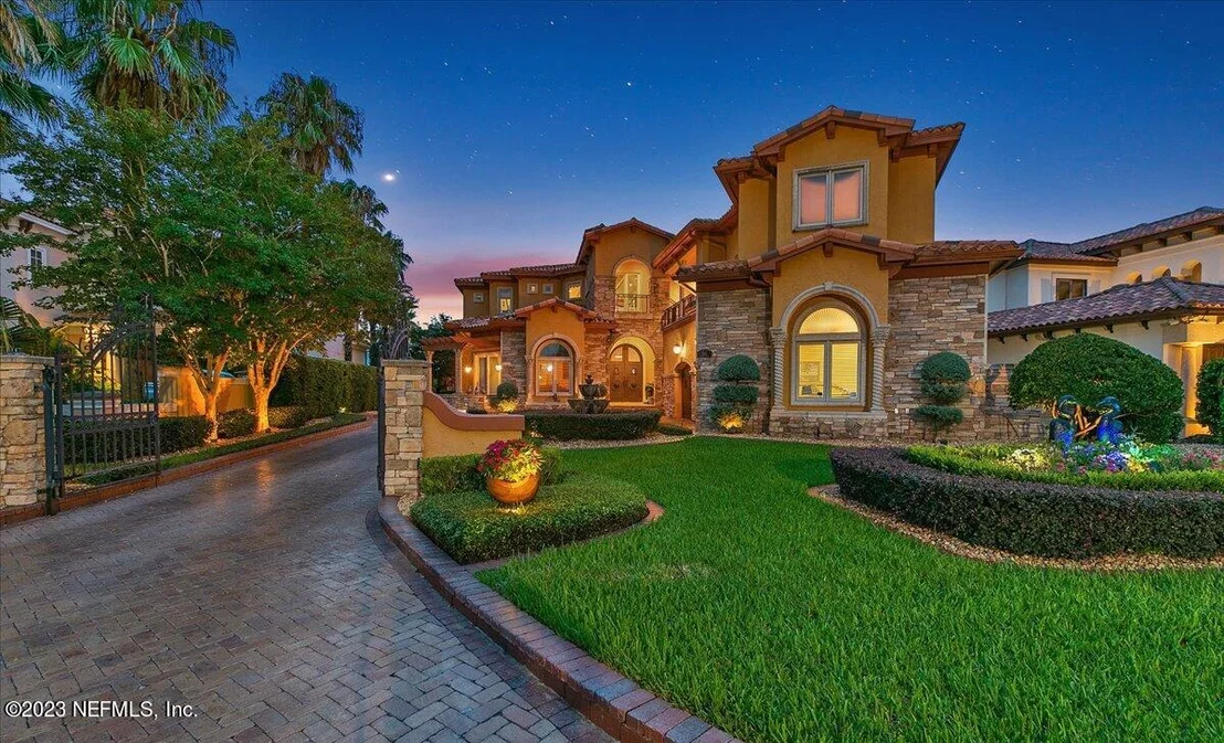 Photo of 1261 DELFINO Drive