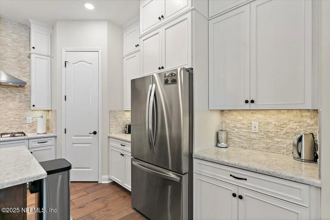 Photo of 96014 ENCLAVE Manor