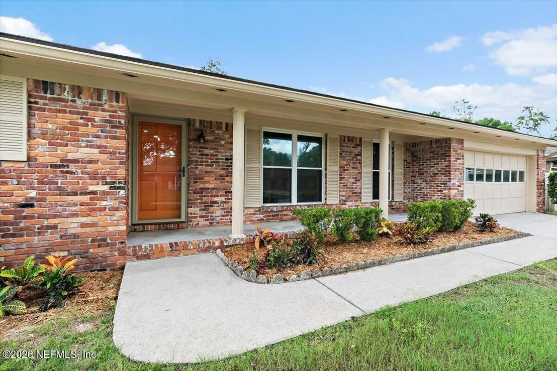 Photo of 9042 WARWICKSHIRE Road