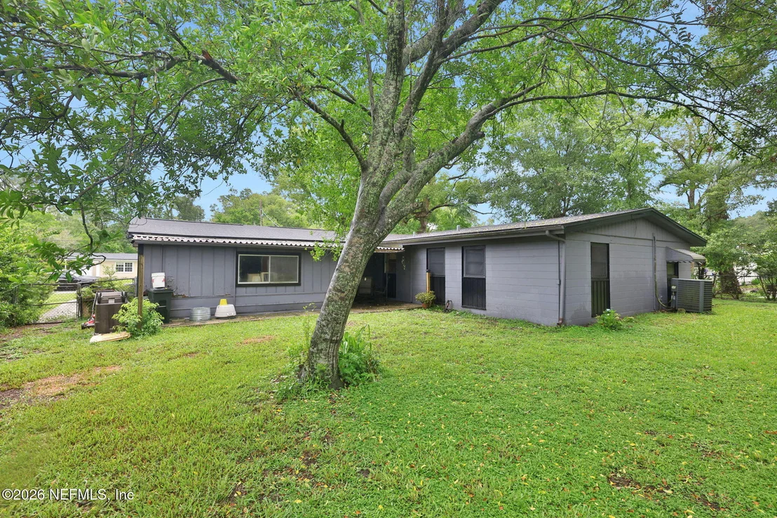 Photo of 1038 HILLOCK Drive E