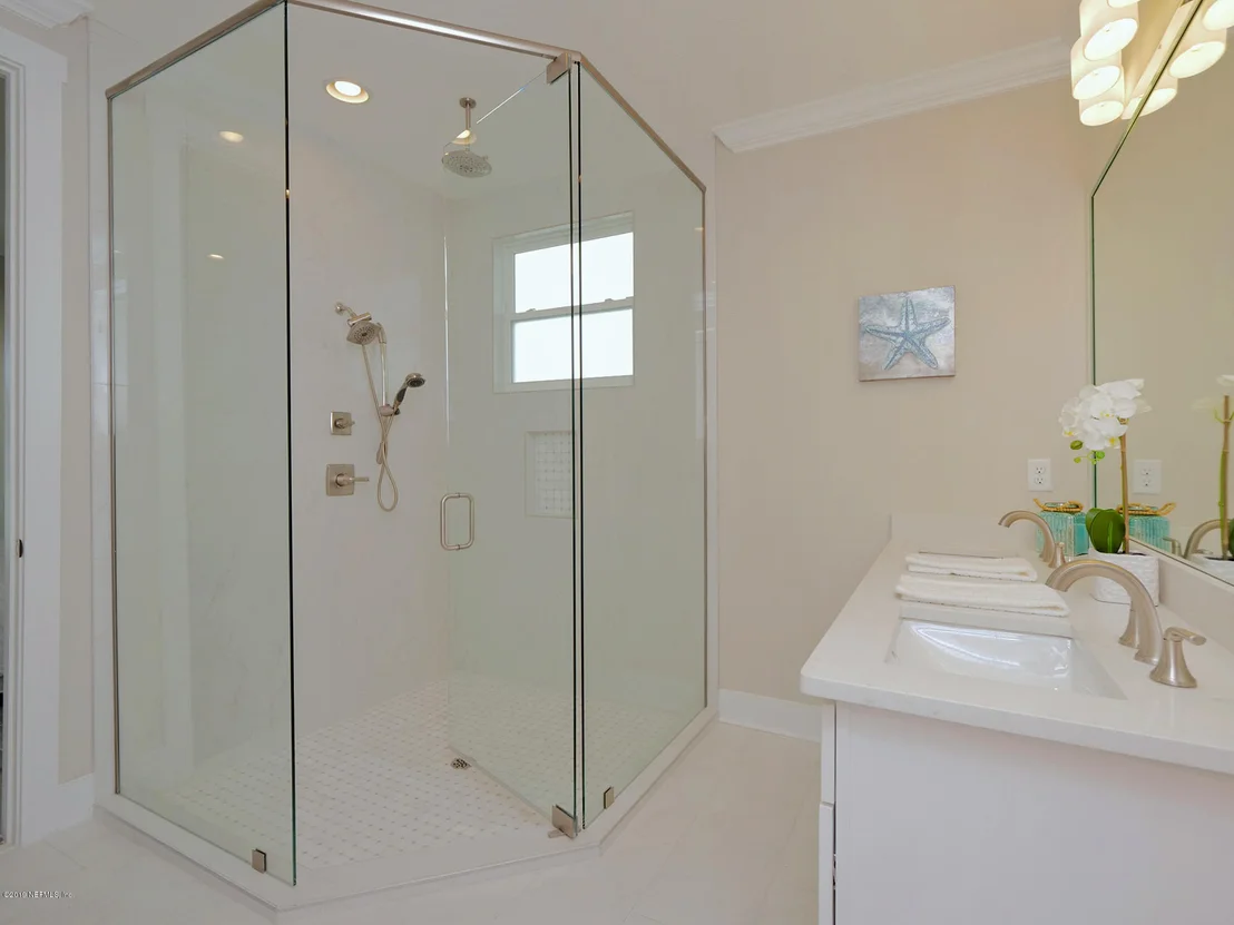 Photo of 228 DAVIS Street