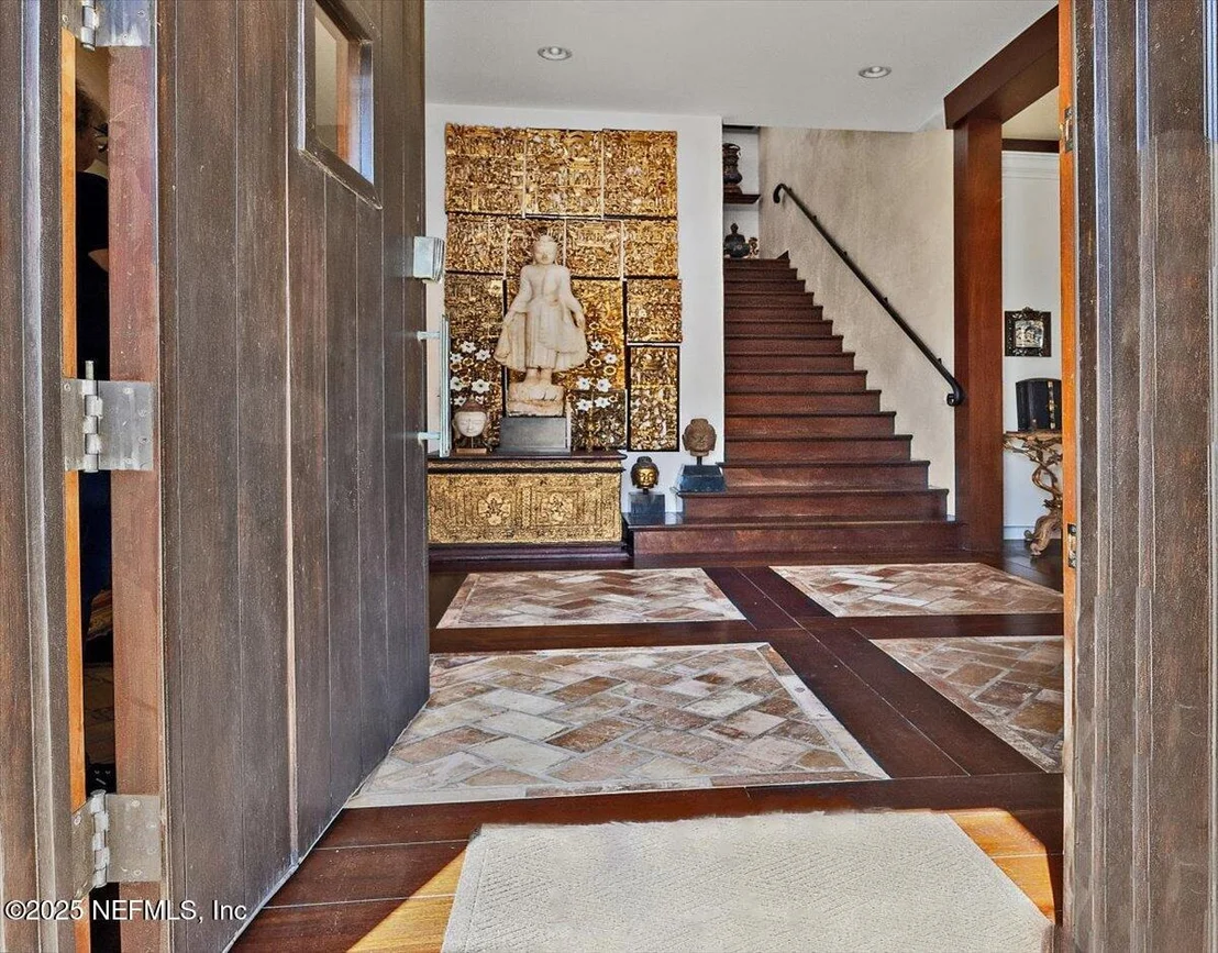 Photo of 1515 BEACH Avenue
