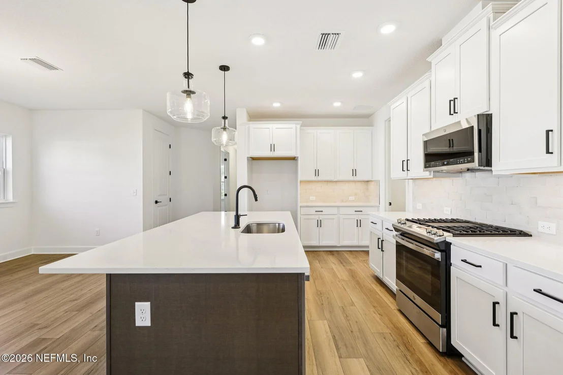 Photo of 17 JAMESTOWN Court