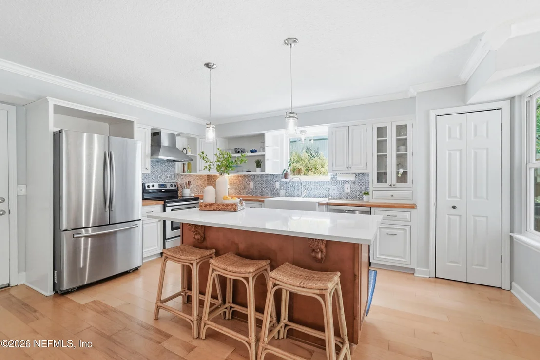 Photo of 1852 HICKORY Lane