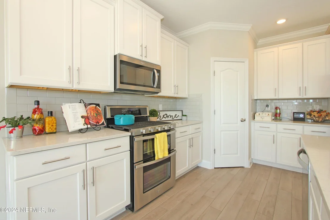 Photo of 242 SILVERLEAF VILLAGE Drive