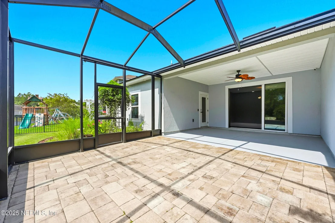 Photo of 96072 BREEZEWAY Court