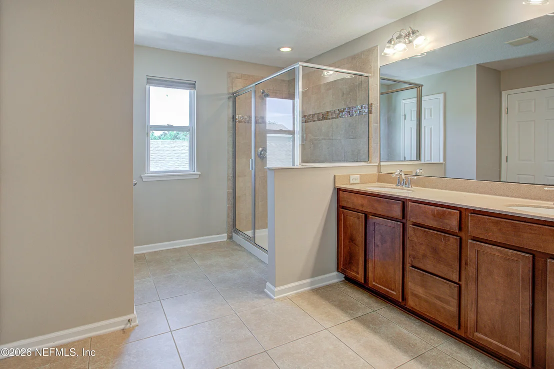 Photo of 40 HOWLAND Drive