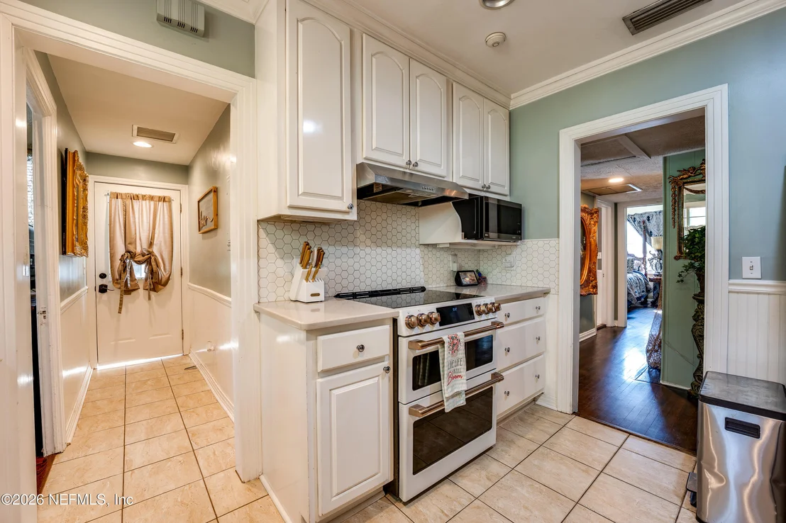 Photo of 1335 AZALEA Drive