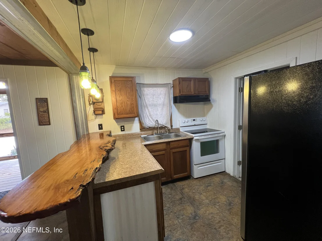 Photo of 468 TAYLOR Avenue