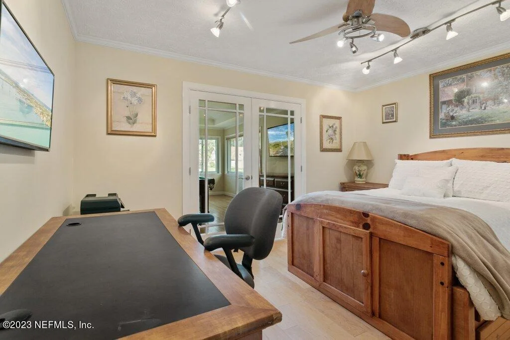 Photo of 241 OAK Drive S