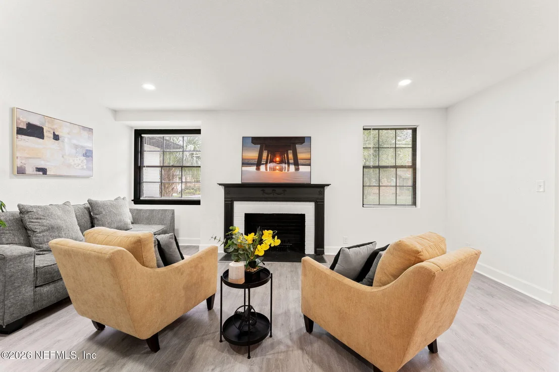 Photo of 2131 REDFERN Road
