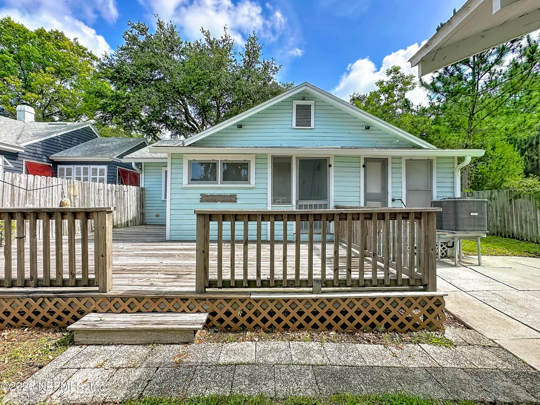 Photo of 17 BALLARD Avenue