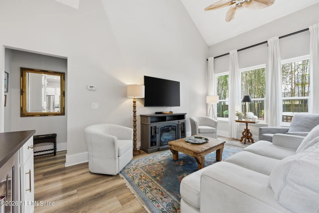 Photo of 521 SUNSET Drive