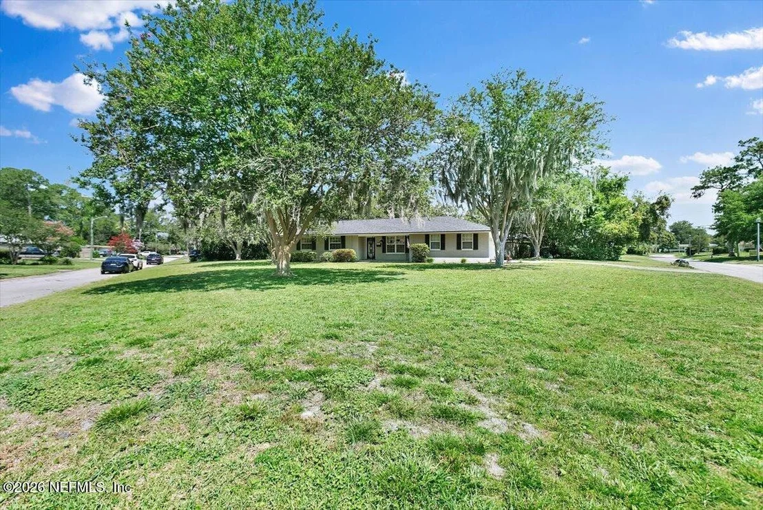 Photo of 560 MANDALAY Road