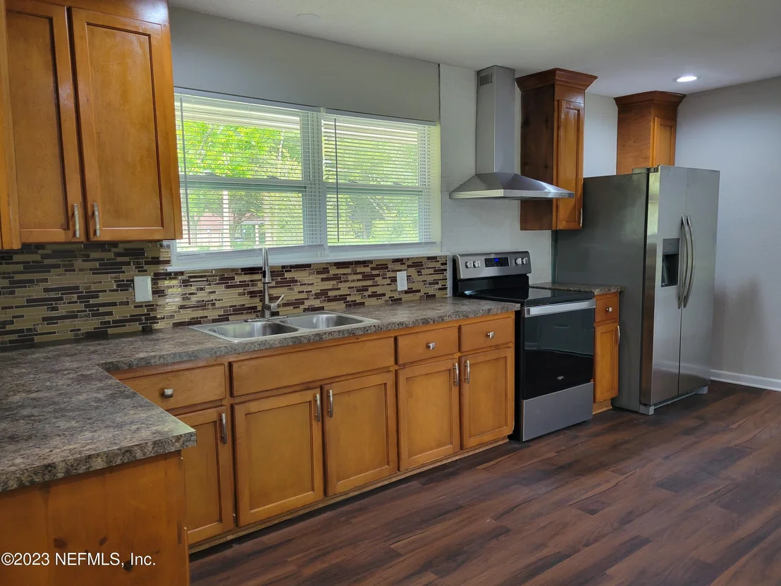 Photo of 5886 MONCRIEF Road