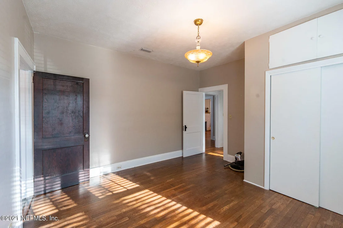 Photo of 4443 BEVERLY Avenue