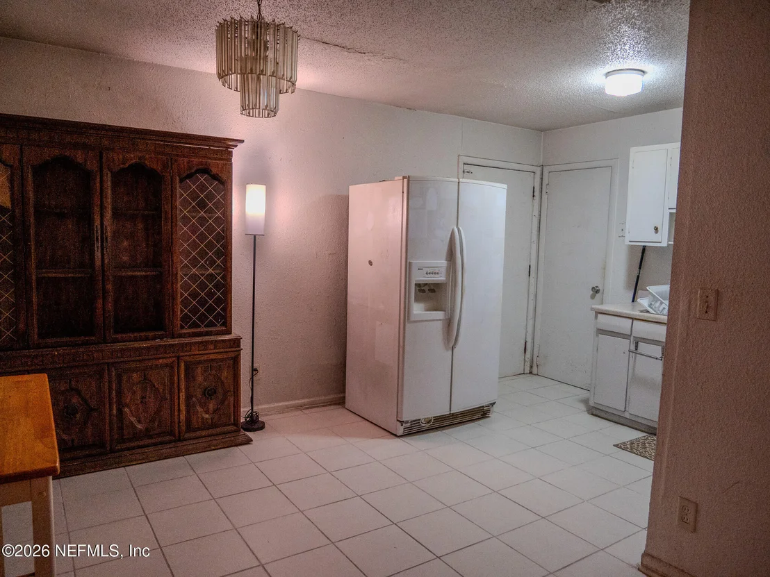 Photo of 8513 OAK LEAF Road