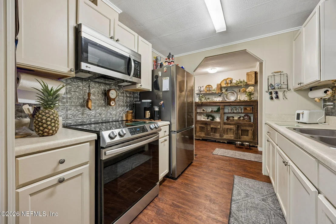 Photo of 110 PLUMOSA Drive