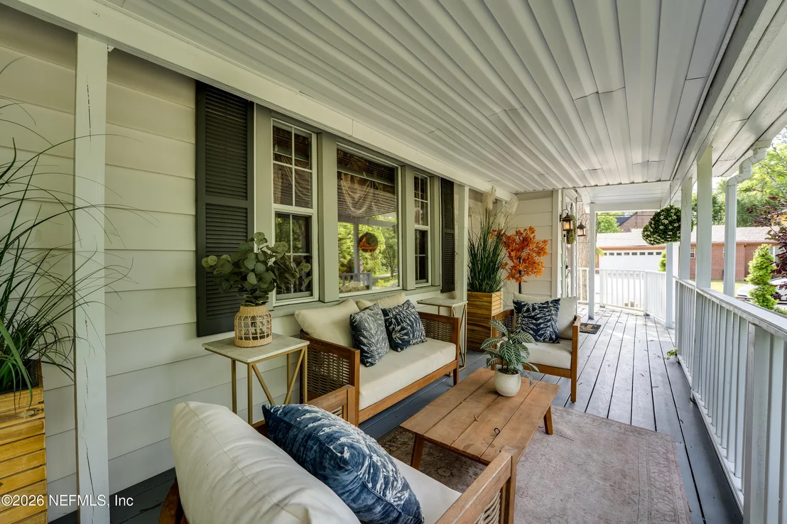 Photo of 1335 AZALEA Drive