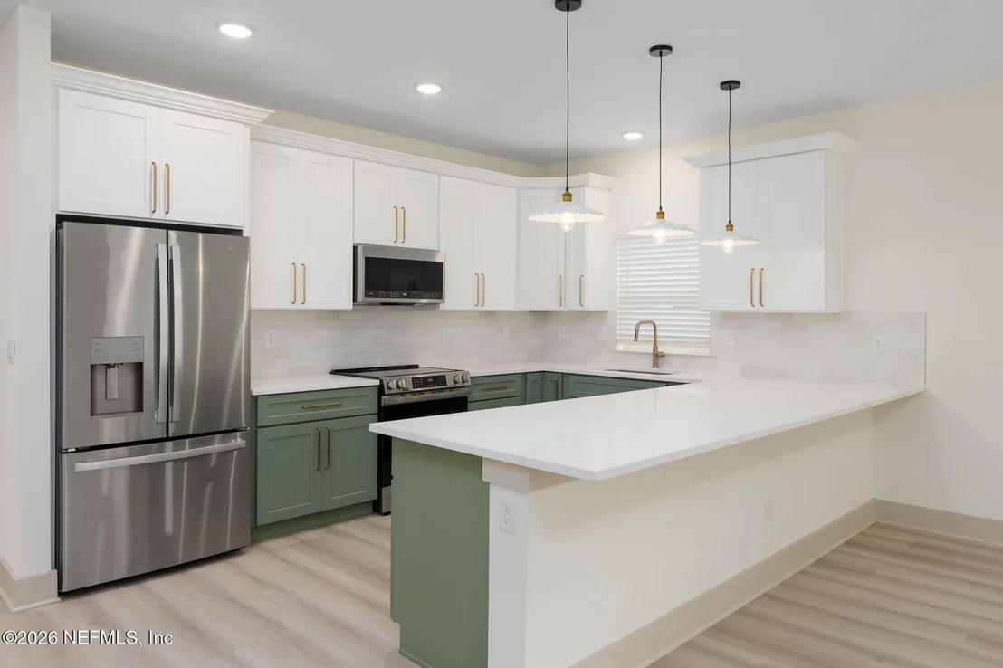 Photo of 716 W 6TH Street