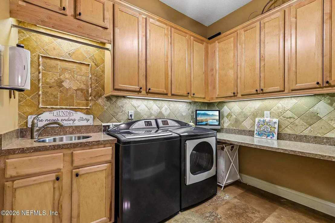 Photo of 4002 LA VISTA Circle