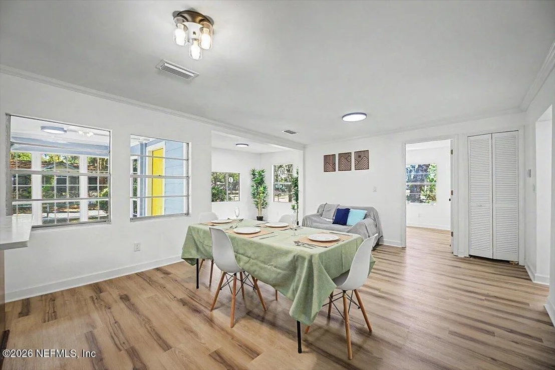 Photo of 2520 LARSEN Road