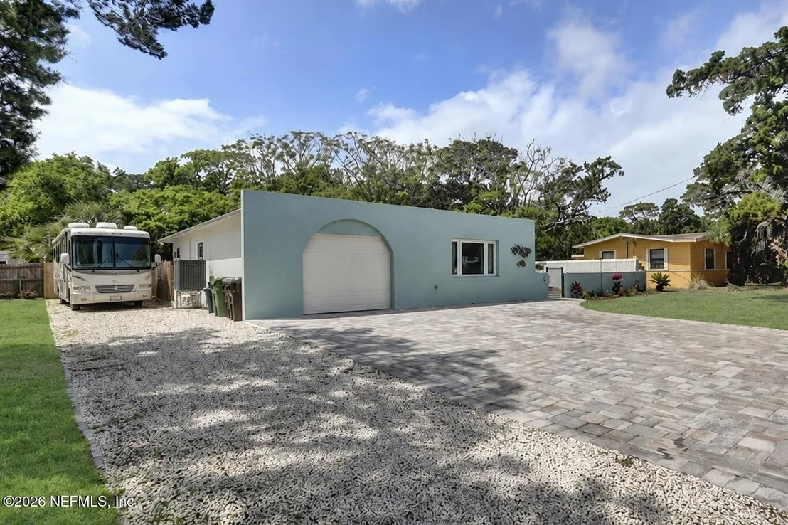 Photo of 25 COQUINA Avenue
