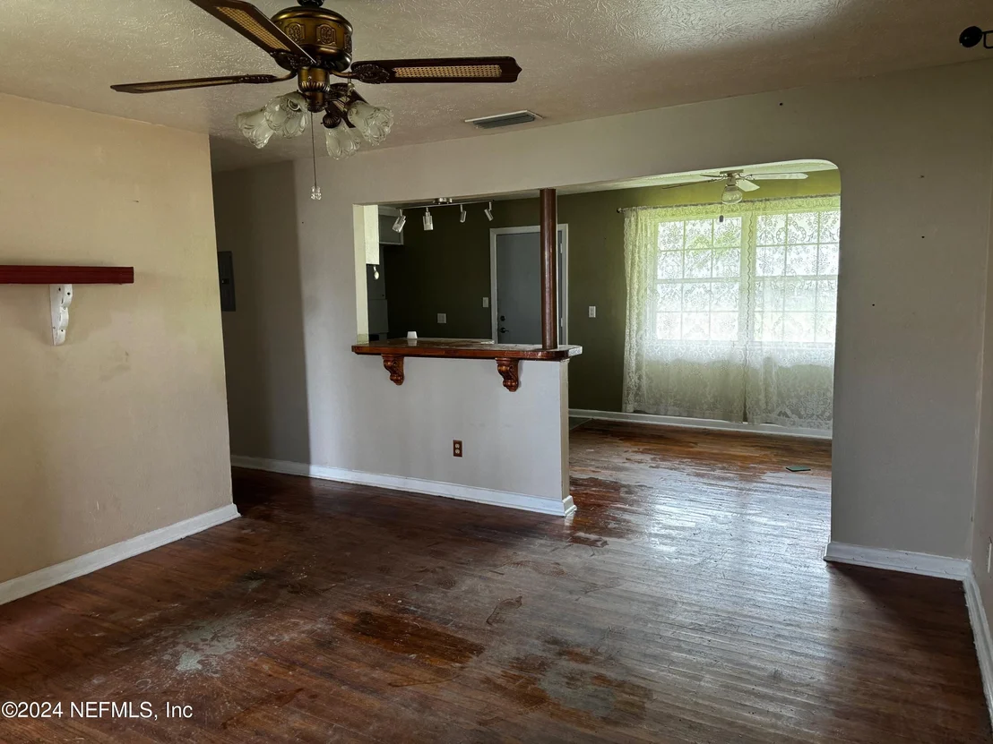 Photo of 5518 COMMONWEALTH Avenue