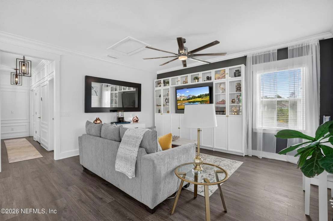 Photo of 381 PARKBLUFF Circle