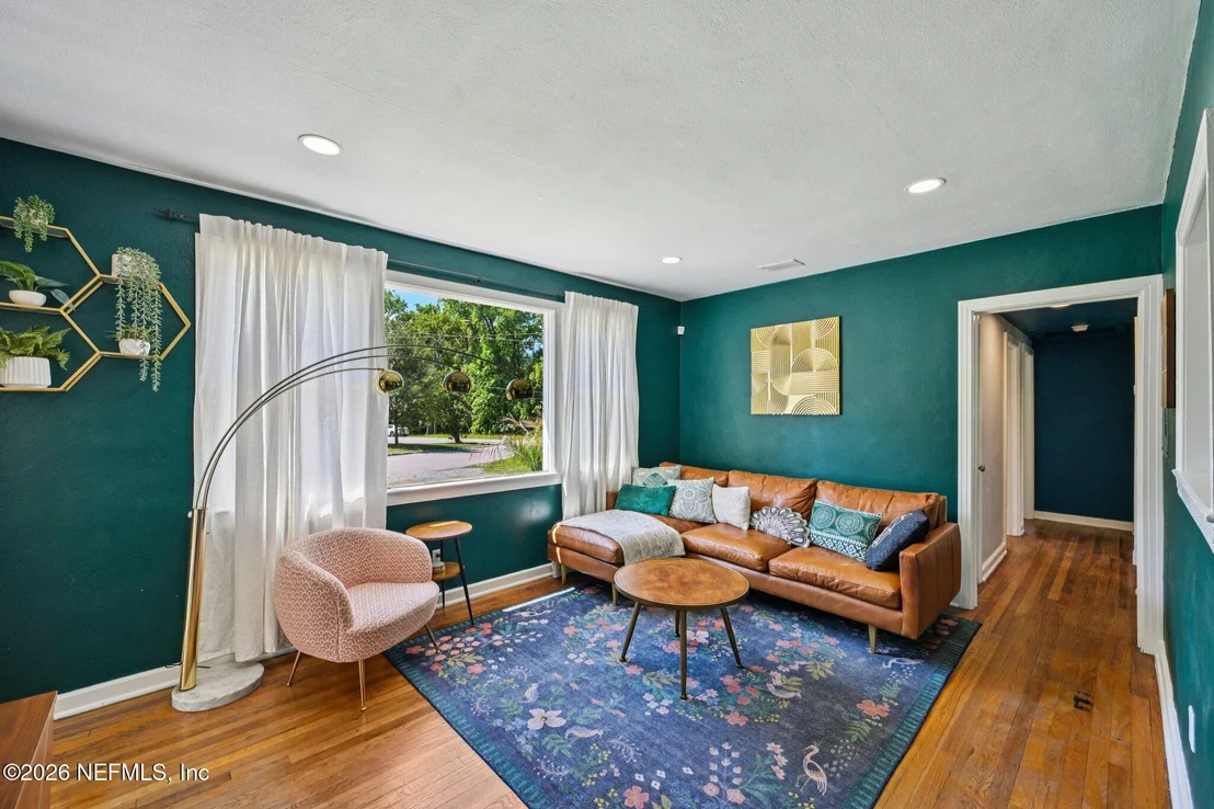 Photo of 1315 AZALEA Drive