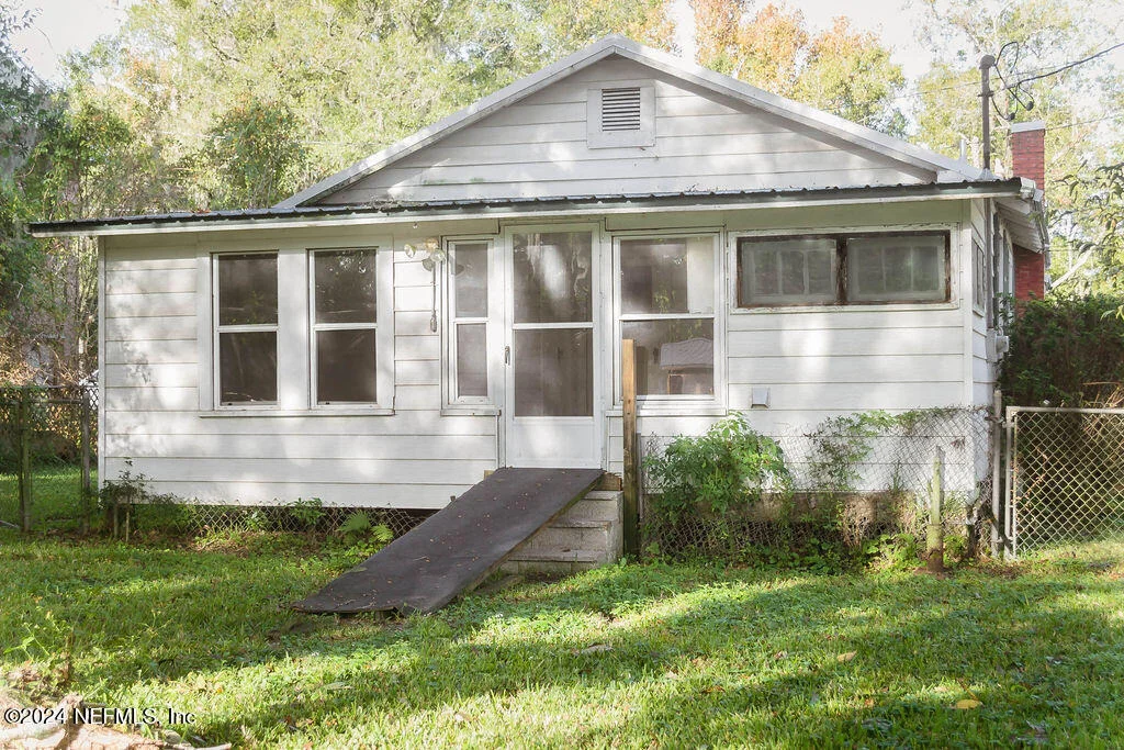 Photo of 762 N WALNUT Street