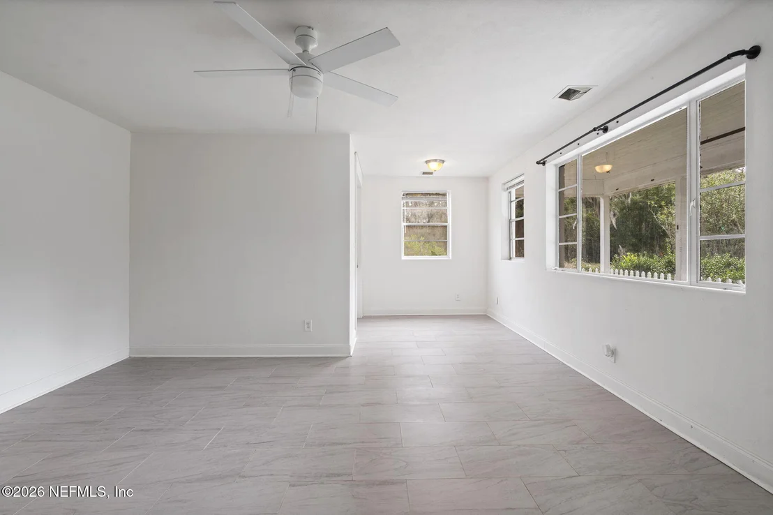 Photo of 517 CLINTON Drive