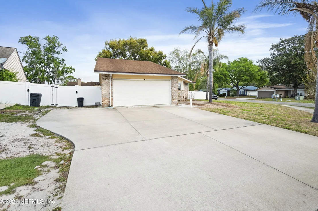 Photo of 8121 MORRISTOWN Trail