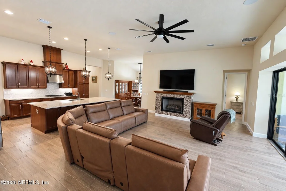Photo of 21 EDISON Lane