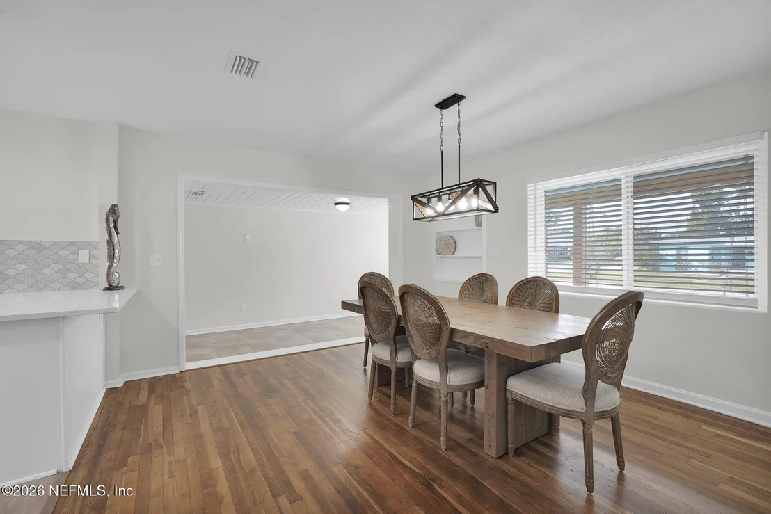 Photo of 101 CARVER Street W