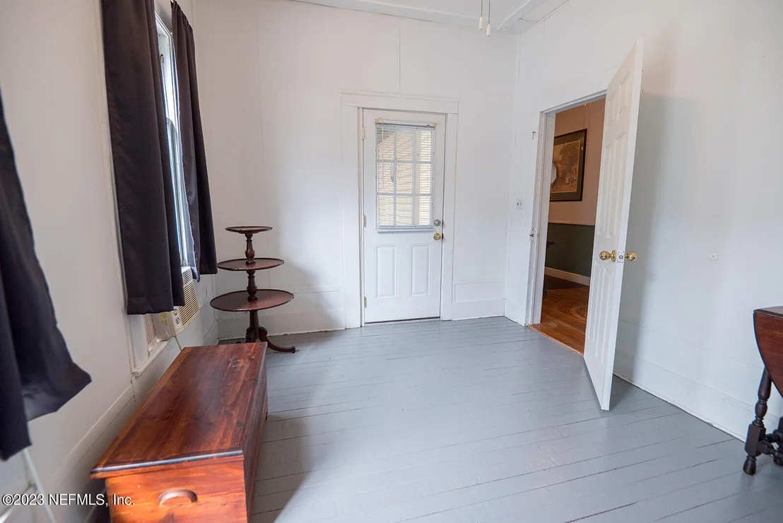 Photo of 404 N CHERRY Street