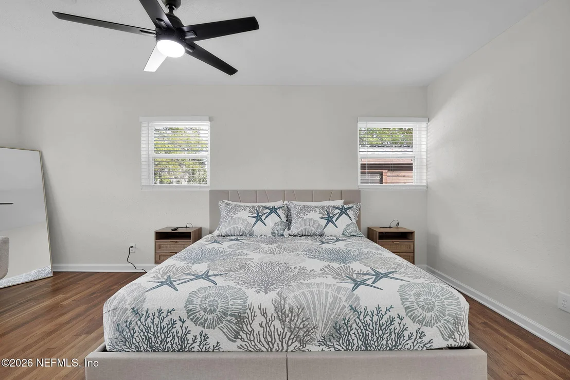 Photo of 101 CARVER Street W