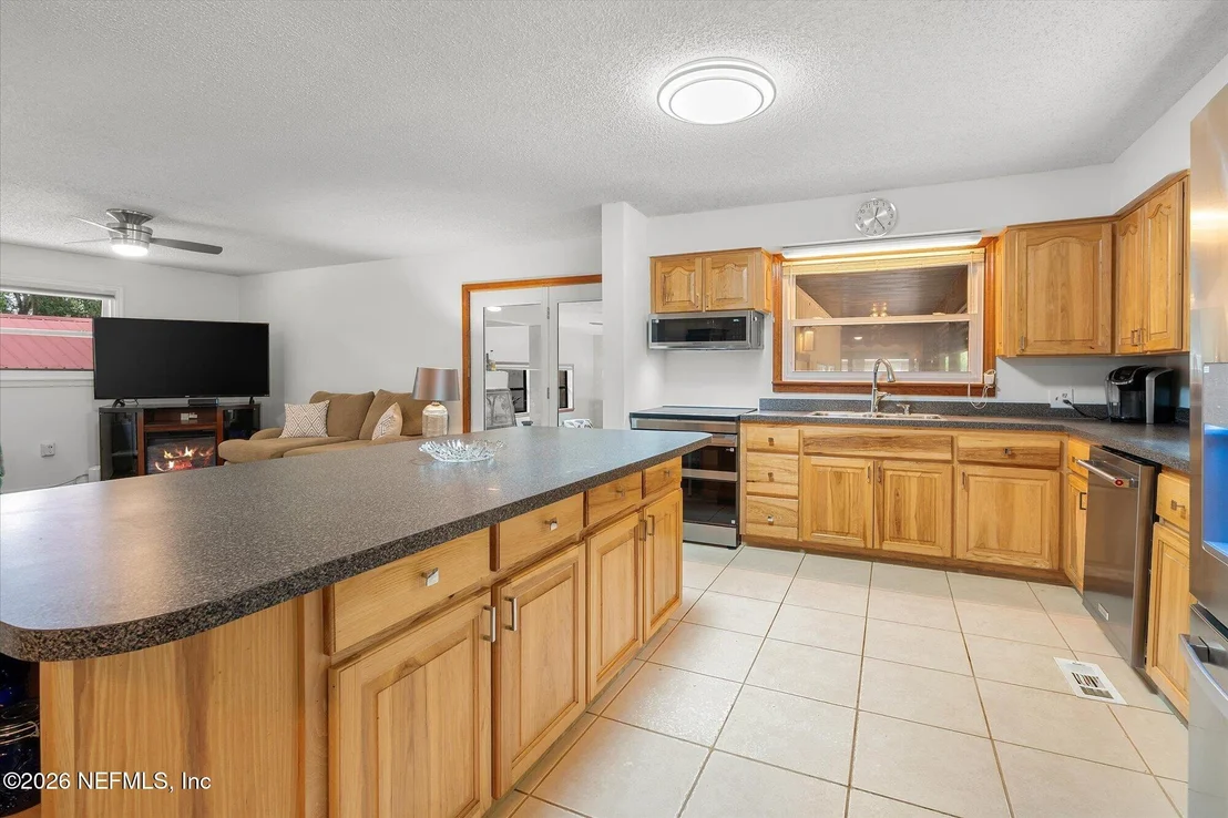 Photo of 500 WALNUT Street